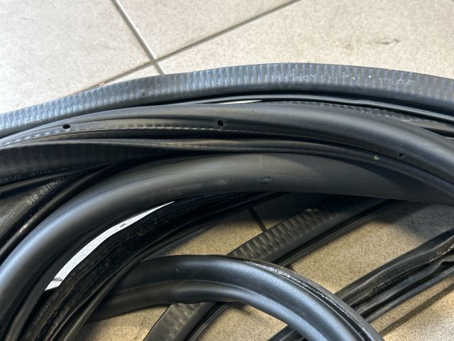 bontott VW PASSAT B6 Jobb első Gumikéder