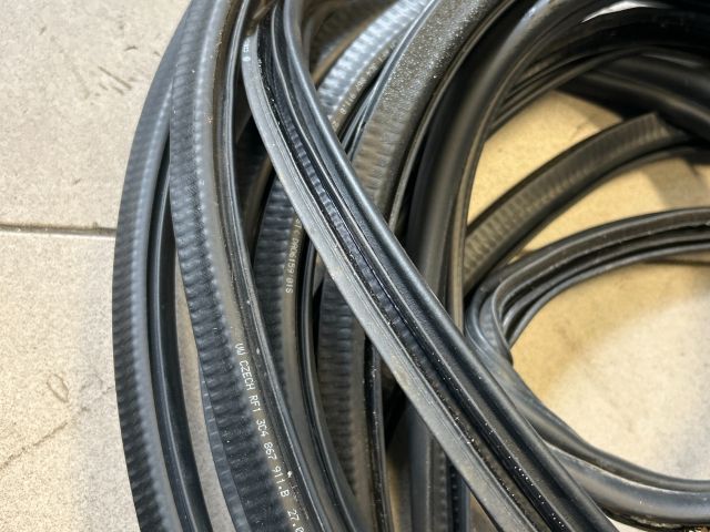 bontott VW PASSAT B6 Jobb első Gumikéder