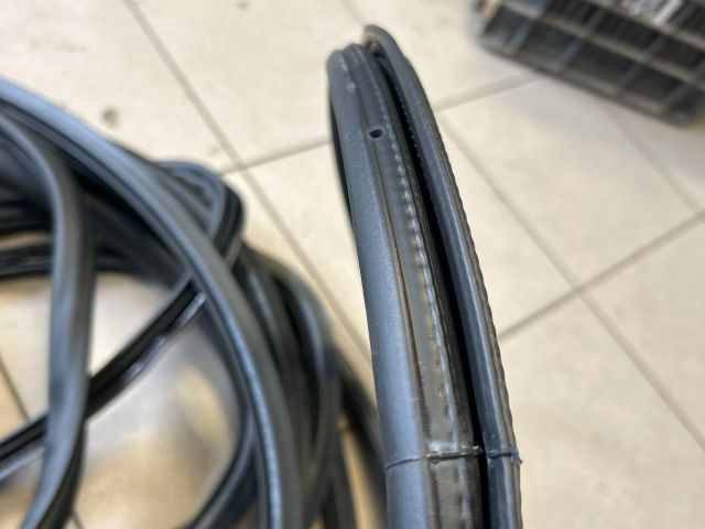 bontott VW PASSAT B6 Jobb első Gumikéder