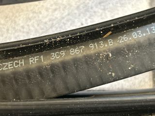 bontott VW PASSAT B6 Jobb első Gumikéder