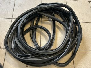 bontott VW PASSAT B6 Jobb első Gumikéder