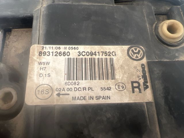 bontott VW PASSAT B6 Jobb első Lámpabúra