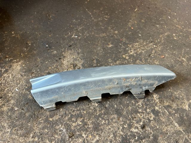 bontott VW PASSAT B6 Jobb első Lökhárító Díszléc