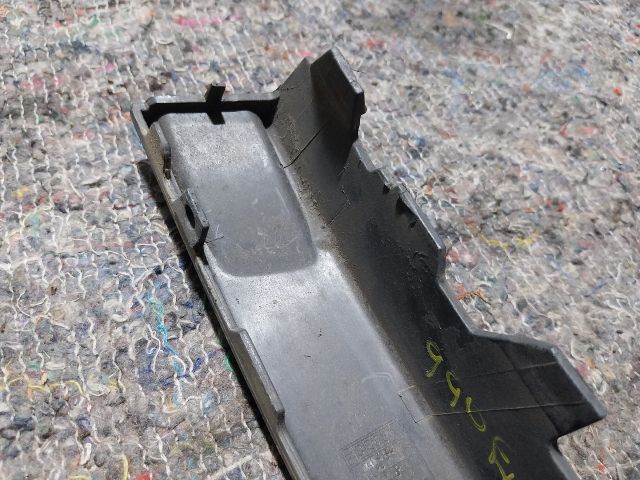 bontott VW PASSAT B6 Jobb első Lökhárító Díszléc