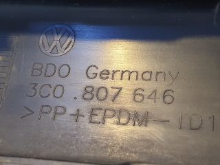 bontott VW PASSAT B6 Jobb első Lökhárító Díszléc