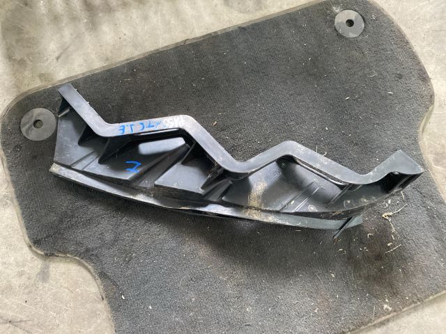 bontott VW PASSAT B6 Jobb első Lökhárító Tartó (Műanyag)