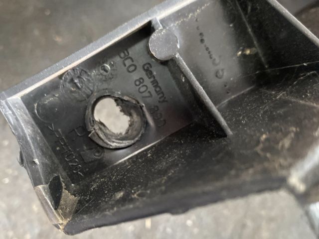 bontott VW PASSAT B6 Jobb első Lökhárító Tartó (Műanyag)