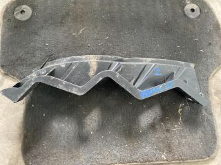 bontott VW PASSAT B6 Jobb első Lökhárító Tartó (Műanyag)