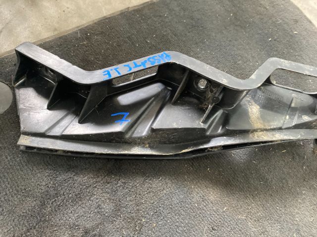 bontott VW PASSAT B6 Jobb első Lökhárító Tartó (Műanyag)