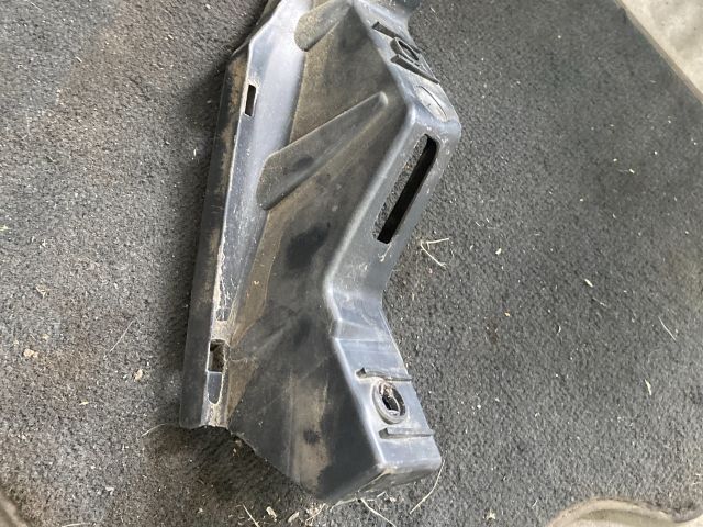 bontott VW PASSAT B6 Jobb első Lökhárító Tartó (Műanyag)