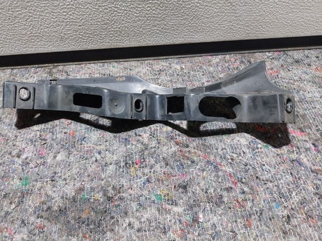 bontott VW PASSAT B6 Jobb első Lökhárító Tartó (Műanyag)