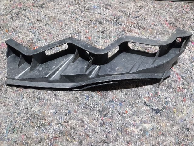 bontott VW PASSAT B6 Jobb első Lökhárító Tartó (Műanyag)