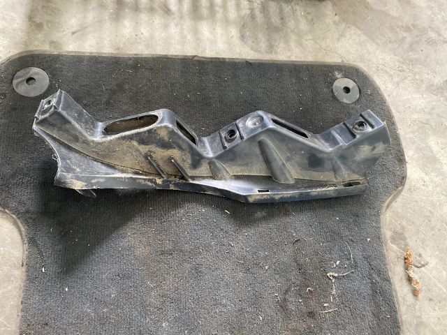 bontott VW PASSAT B6 Jobb első Lökhárító Tartó (Műanyag)