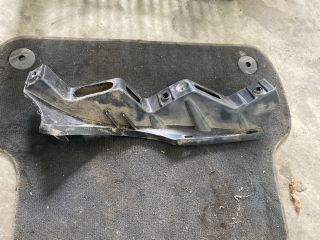 bontott VW PASSAT B6 Jobb első Lökhárító Tartó (Műanyag)