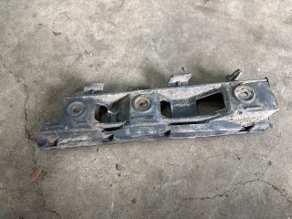 bontott VW PASSAT B6 Jobb első Oldal Lökhárító Tartó (Műanyag)