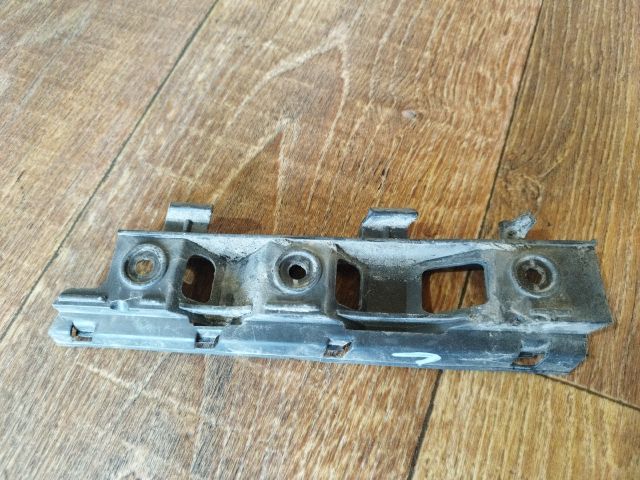 bontott VW PASSAT B6 Jobb első Oldal Lökhárító Tartó (Műanyag)