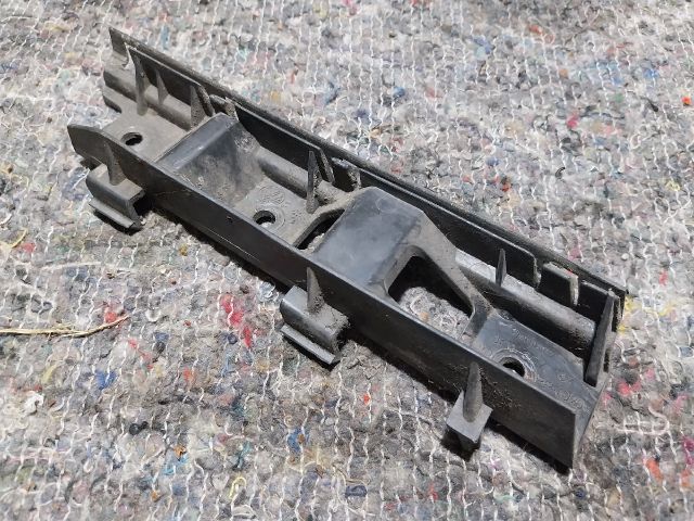 bontott VW PASSAT B6 Jobb első Oldal Lökhárító Tartó (Műanyag)