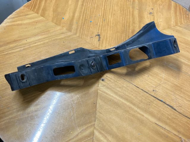 bontott VW PASSAT B6 Jobb első Oldal Lökhárító Tartó (Műanyag)