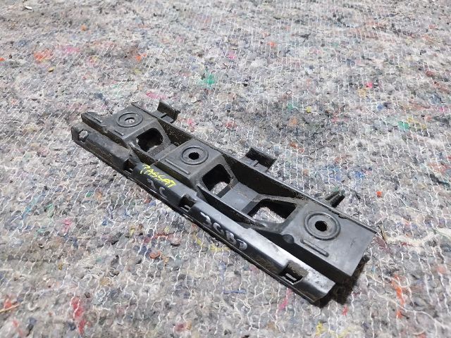 bontott VW PASSAT B6 Jobb első Oldal Lökhárító Tartó (Műanyag)