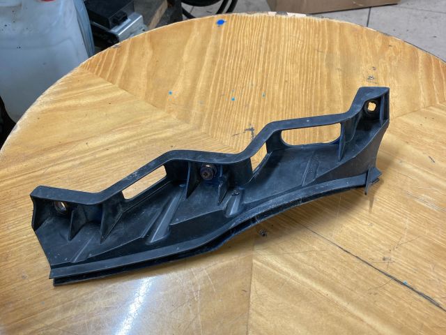 bontott VW PASSAT B6 Jobb első Oldal Lökhárító Tartó (Műanyag)