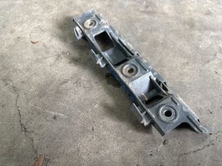 bontott VW PASSAT B6 Jobb első Oldal Lökhárító Tartó (Műanyag)