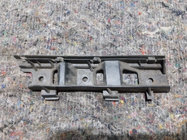 bontott VW PASSAT B6 Jobb első Oldal Lökhárító Tartó (Műanyag)