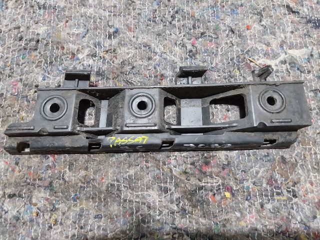 bontott VW PASSAT B6 Jobb első Oldal Lökhárító Tartó (Műanyag)