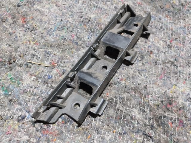 bontott VW PASSAT B6 Jobb első Oldal Lökhárító Tartó (Műanyag)