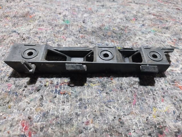 bontott VW PASSAT B6 Jobb első Oldal Lökhárító Tartó (Műanyag)