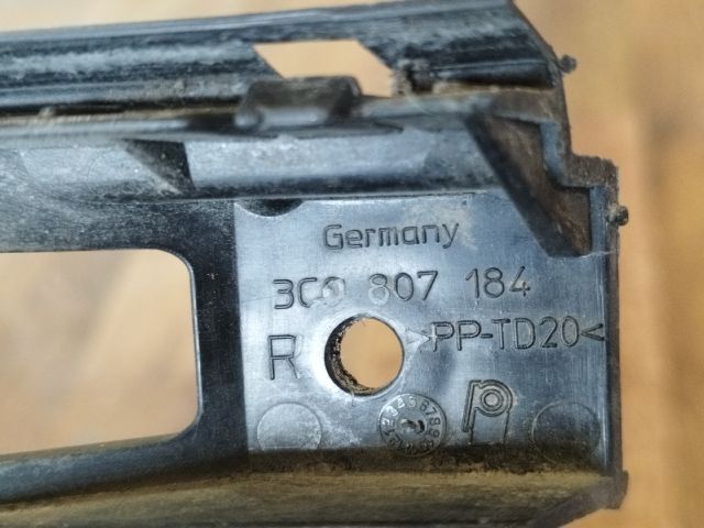 bontott VW PASSAT B6 Jobb első Oldal Lökhárító Tartó (Műanyag)