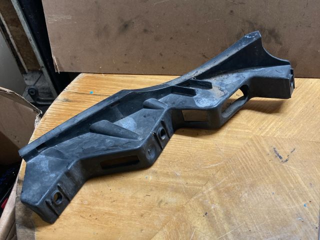 bontott VW PASSAT B6 Jobb első Oldal Lökhárító Tartó (Műanyag)