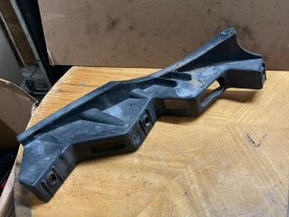 bontott VW PASSAT B6 Jobb első Oldal Lökhárító Tartó (Műanyag)