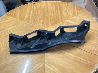 bontott VW PASSAT B6 Jobb első Oldal Lökhárító Tartó (Műanyag)