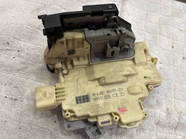 bontott VW PASSAT B6 Jobb első Zárbetét