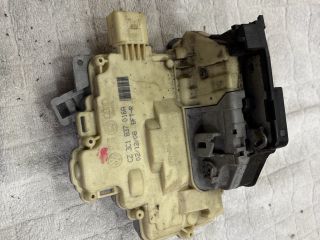 bontott VW PASSAT B6 Jobb első Zárbetét