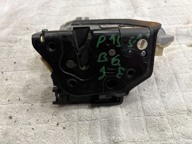 bontott VW PASSAT B6 Jobb első Zárbetét