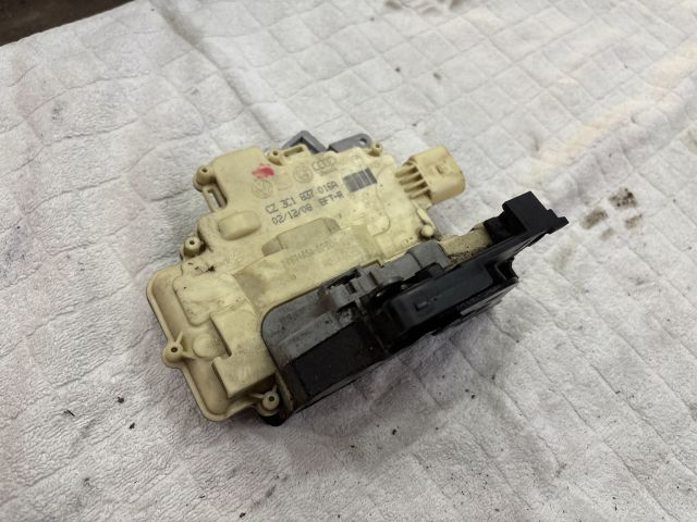 bontott VW PASSAT B6 Jobb első Zárbetét