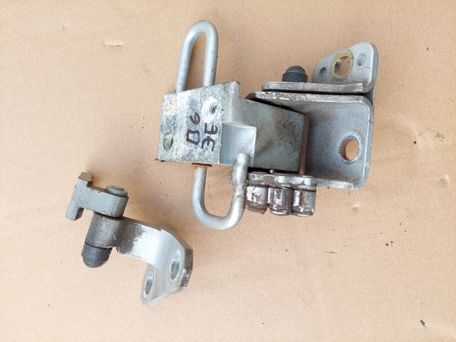 bontott VW PASSAT B6 Jobb első Zsanér