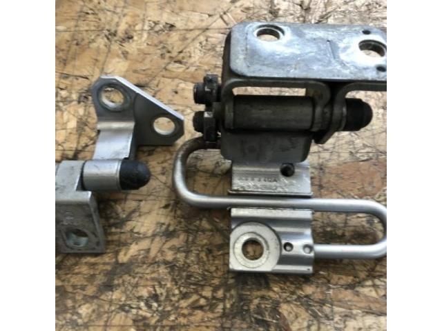 bontott VW PASSAT B6 Jobb első Zsanér