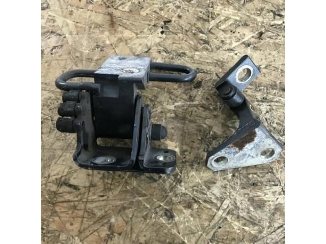 bontott VW PASSAT B6 Jobb első Zsanér