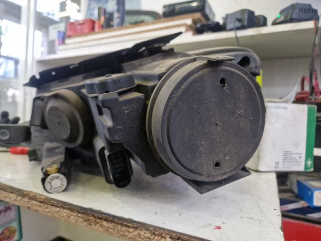 bontott VW PASSAT B6 Jobb Fényszóró