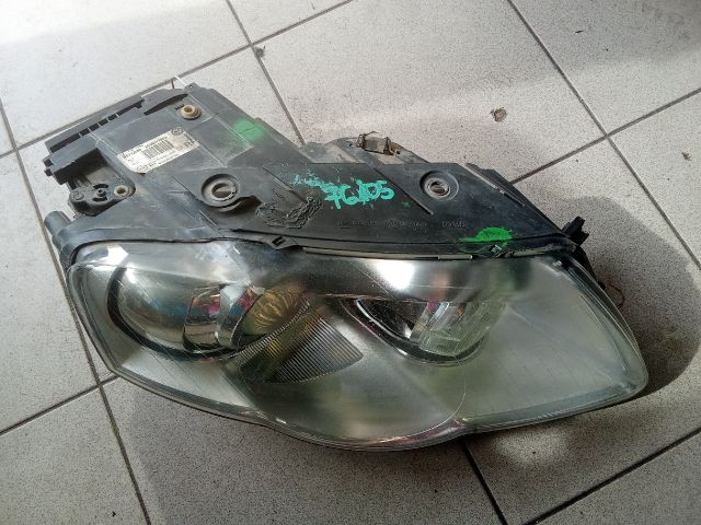 bontott VW PASSAT B6 Jobb Fényszóró