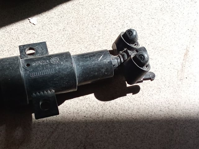 bontott VW PASSAT B6 Jobb Fényszórómosó Fúvóka