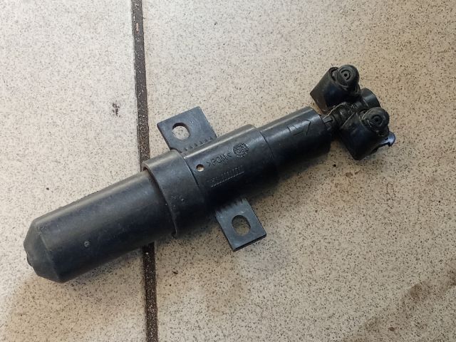 bontott VW PASSAT B6 Jobb Fényszórómosó Fúvóka