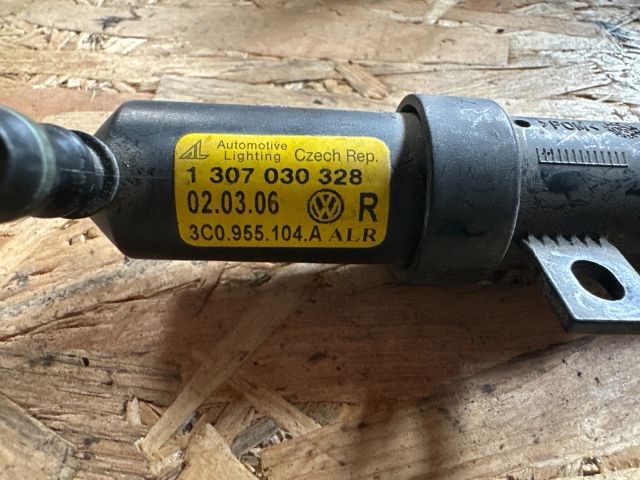 bontott VW PASSAT B6 Jobb Fényszórómosó Fúvóka