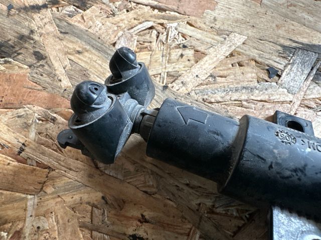 bontott VW PASSAT B6 Jobb Fényszórómosó Fúvóka