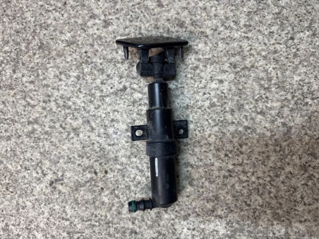 bontott VW PASSAT B6 Jobb Fényszórómosó Fúvóka