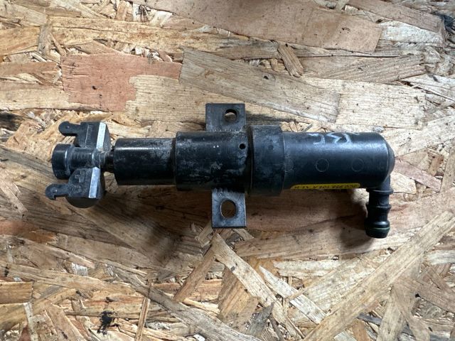 bontott VW PASSAT B6 Jobb Fényszórómosó Fúvóka