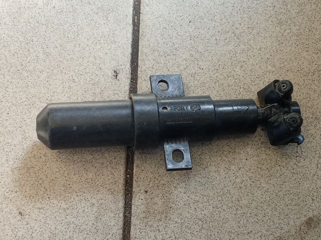 bontott VW PASSAT B6 Jobb Fényszórómosó Fúvóka