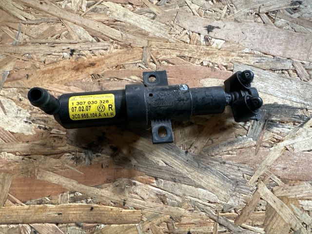 bontott VW PASSAT B6 Jobb Fényszórómosó Fúvóka